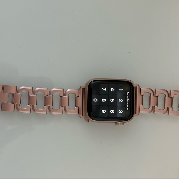 New Bundle of Apple Watch Bands & Accessories - Picture 9 of 11